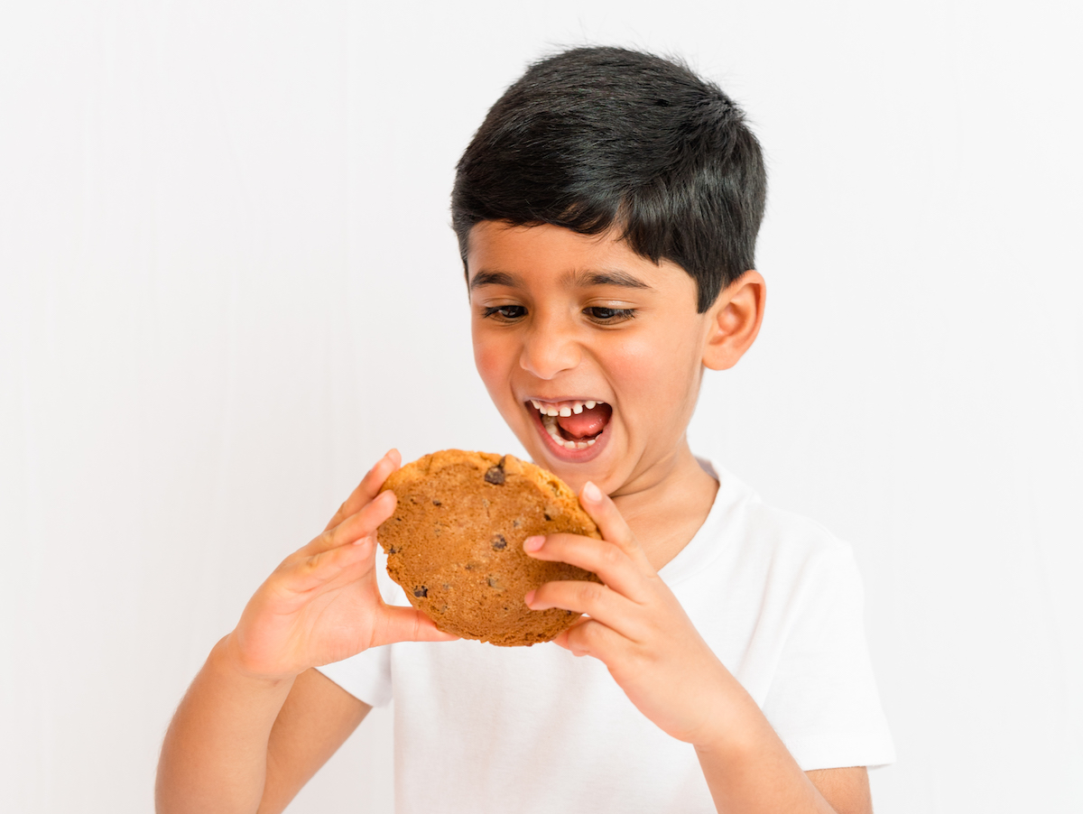 https://kidseatincolor.com/wp-content/uploads/2019/03/Boy-with-Cookie.jpg