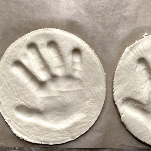 https://kidseatincolor.com/wp-content/uploads/2022/09/Salt-Dough-Handprint-500x500.jpg